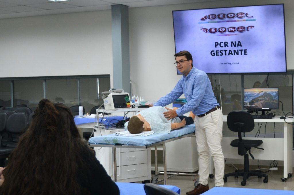 Iamspe proporciona curso de aprimoramento a cerca de 3 mil profissionais de saúde de janeiro a outubro de 2025