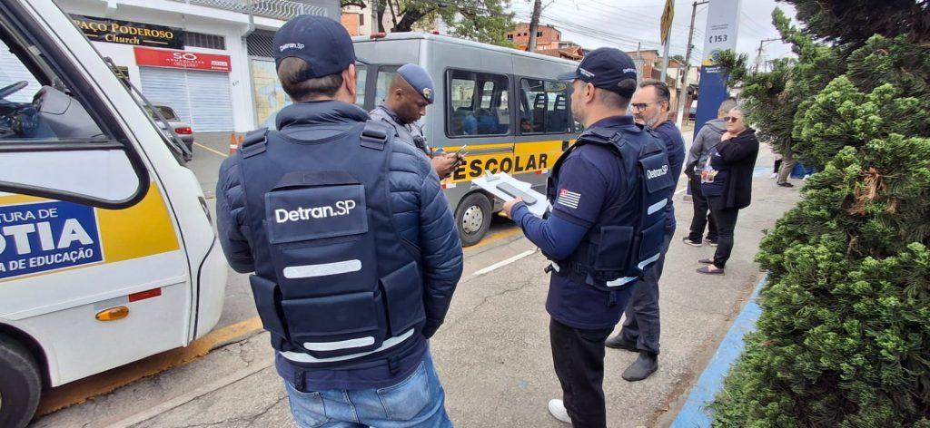 Mais de 2,5 mil veículos de transporte escolar passam por fiscalização do Detran-SP no segundo semestre