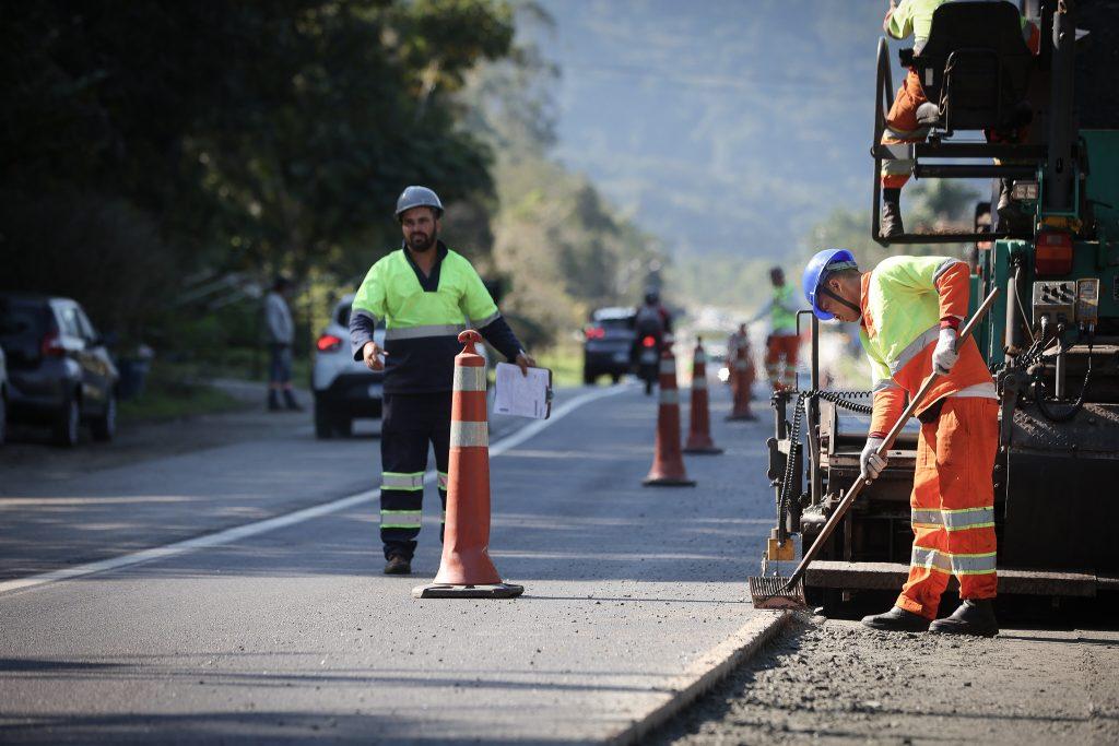 Rodovias do Lote Litoral recebem R$ 282 milhões em melhorias perto de completar primeiro ano sob concessão