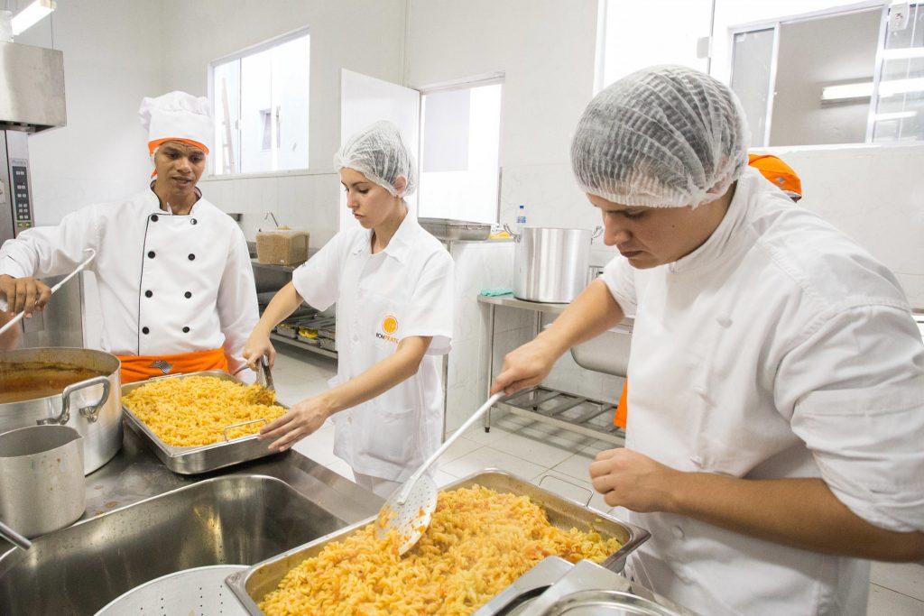Doze unidades do Bom Prato Móvel funcionam em novos endereços
