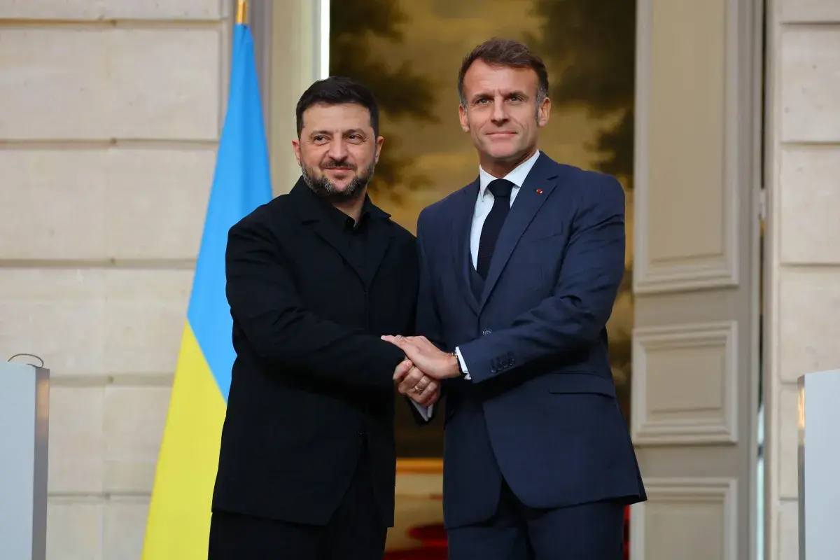 Zelensky diz que Ucrânia obterá 100 aviões de guerra Rafale da França