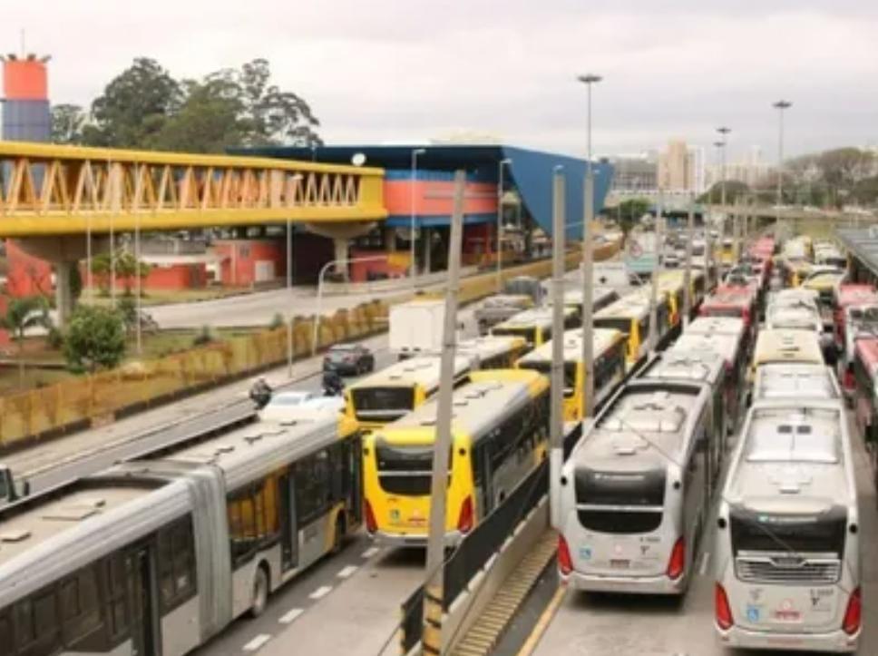GREVE DE ÔNIBUS AFETA SÃO PAULO NESTA TERÇA-FEIRA (09/12)