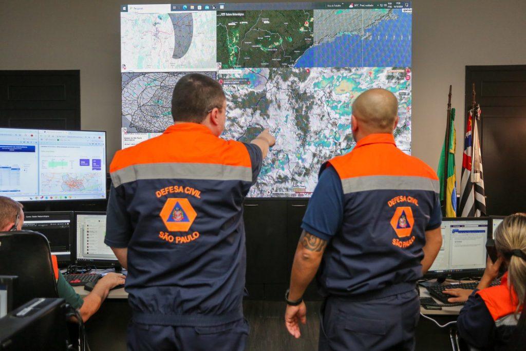 Litoral Norte recebe em 3 horas chuva prevista para 3 semanas, alerta Defesa Civil do Estado