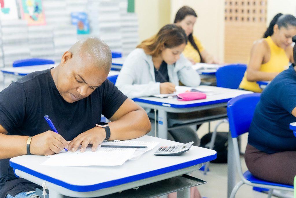 SP expande EJA e leva modelo de presença flexível a 151 escolas em 2026