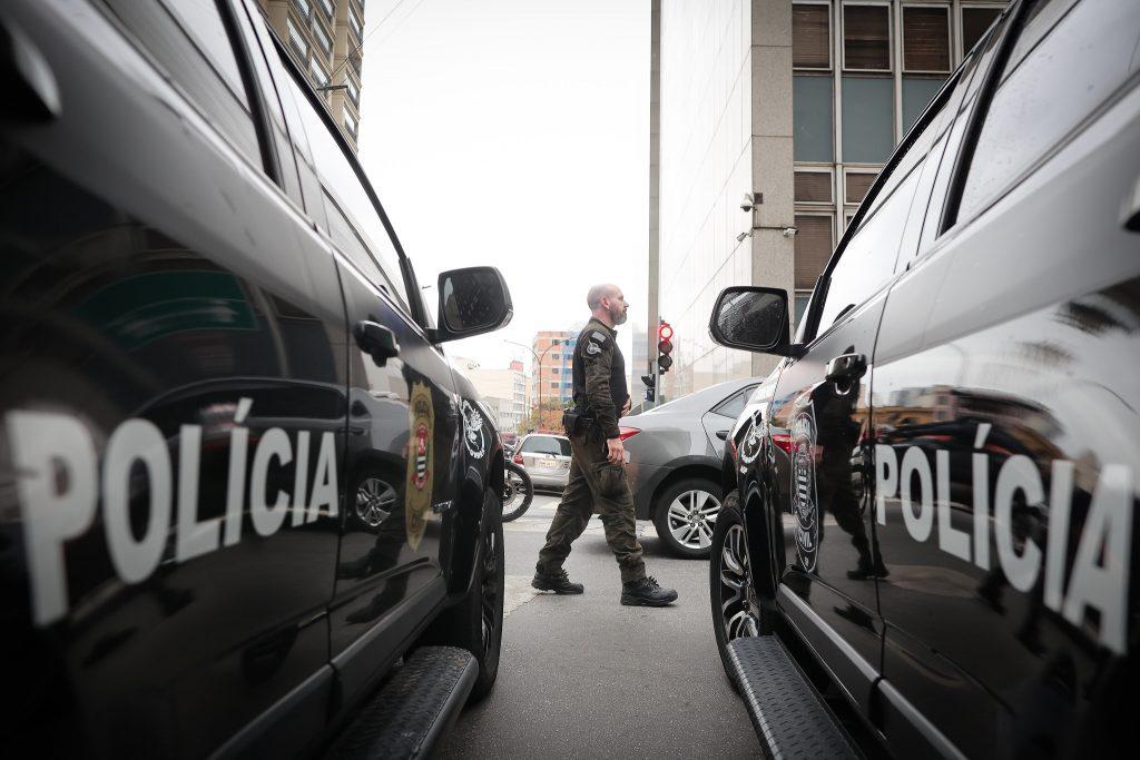 Polícia Civil de SP prende homem que transmitia maus-tratos de animais pela internet