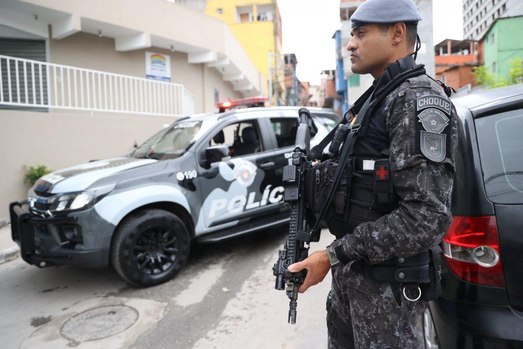 PM impede fuga e prende quatro por tentativa de furto a residência na zona norte da capital