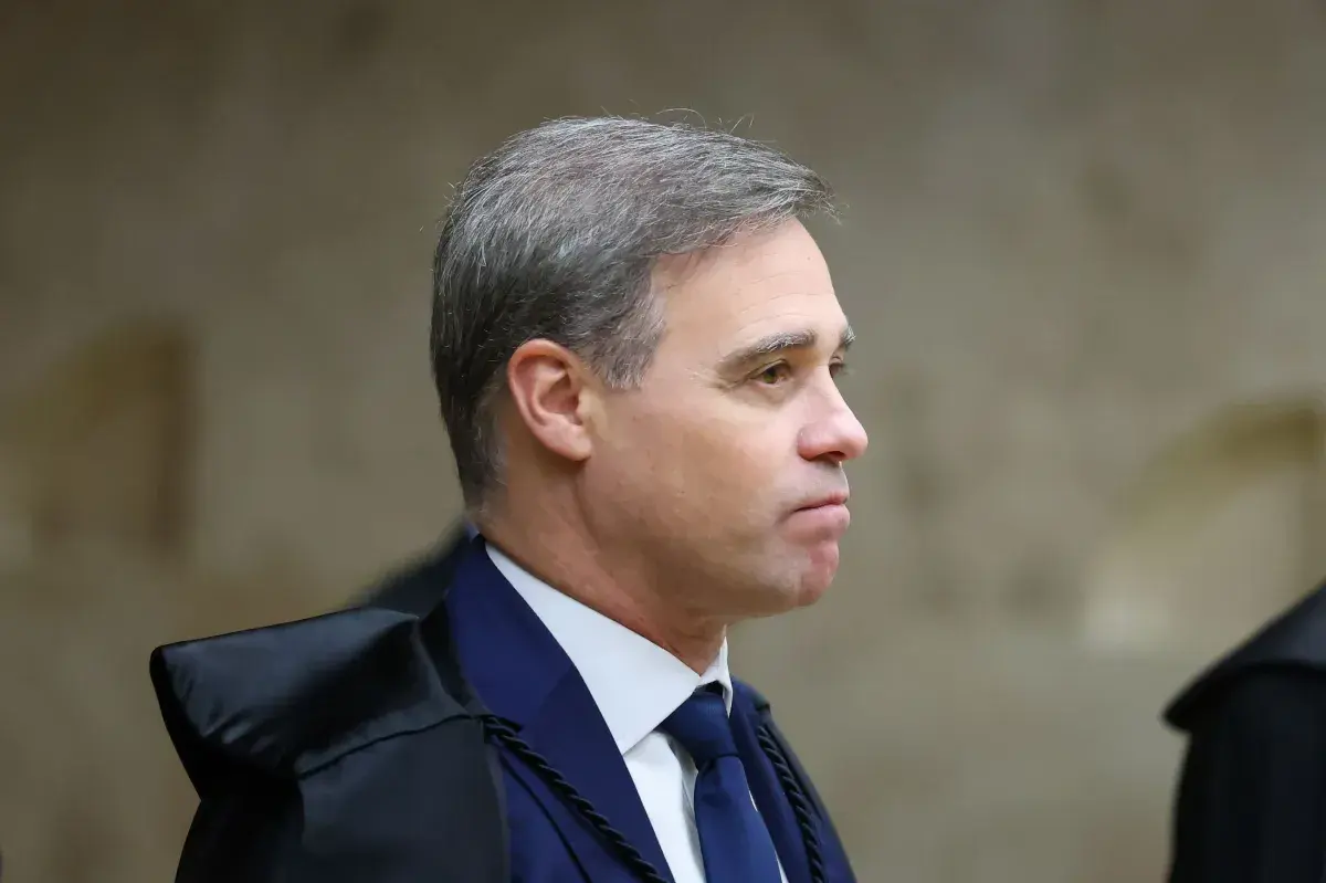 Mendonça determina remoção de vídeo de Janones e Lindbergh contra Flávio
