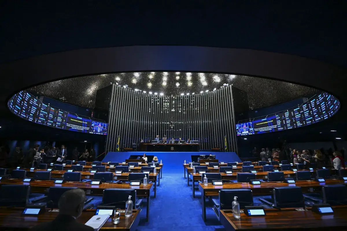 Veja como votou cada senador na PEC que acaba com a escala 6x1