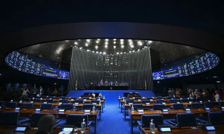 Veja como votou cada senador na PEC que acaba com a escala 6x1