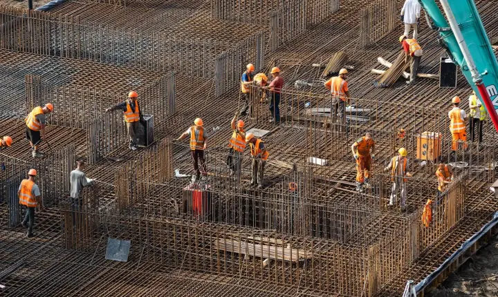 SP acumula mais de 173 mil vagas na área da construção civil este ano; veja como se inscrever